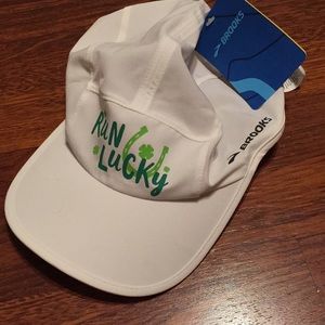 NWT brooks running hat